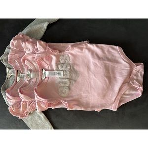 Guess 4 pack Onesies/bodysuits long sleeve and short sleeve 3-6 months